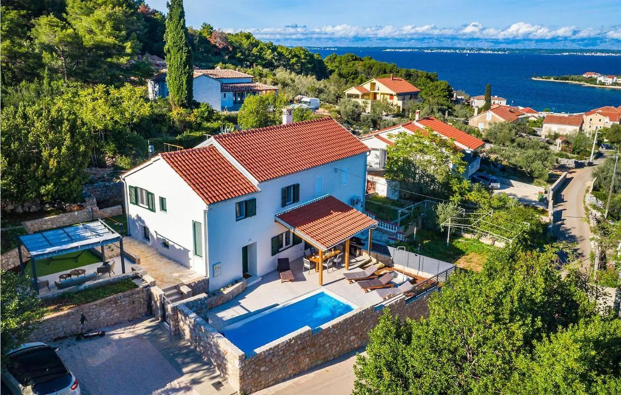 Lovely Home In Lukoran With Wifi 0*,  Chorvatsko