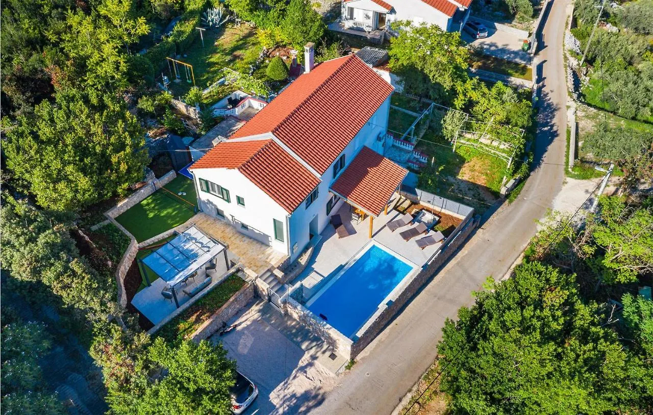 Lovely Home In Lukoran With Wifi