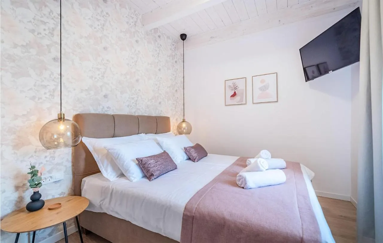 Lovely Home In Lukoran With Wifi 0*,  Croatia